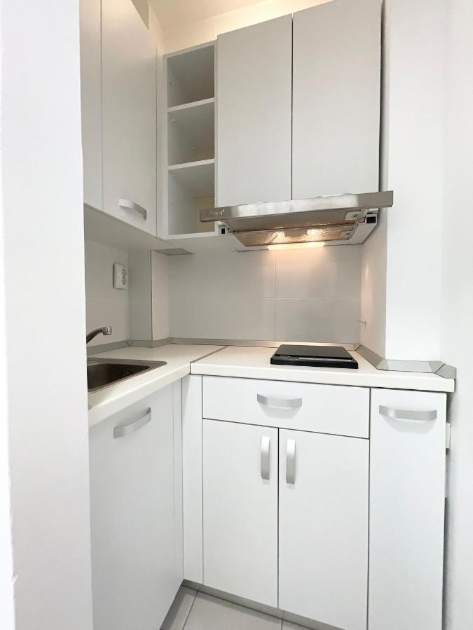 Victoriei Central Studio Apartment Bukares Bagian luar foto