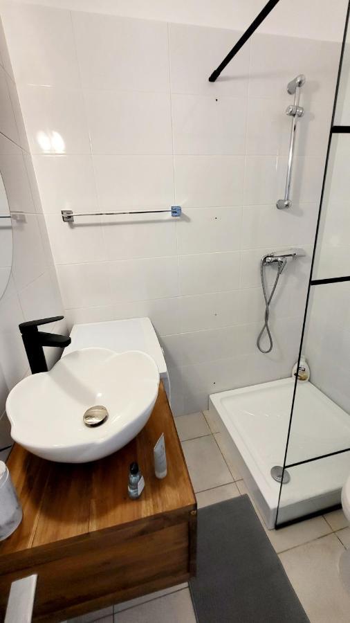 Victoriei Central Studio Apartment Bukares Bagian luar foto