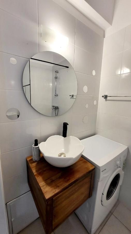 Victoriei Central Studio Apartment Bukares Bagian luar foto